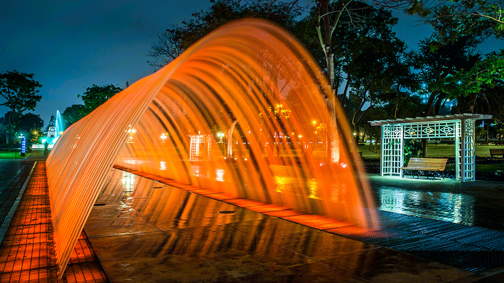 Tunnel of Surprises Fountain