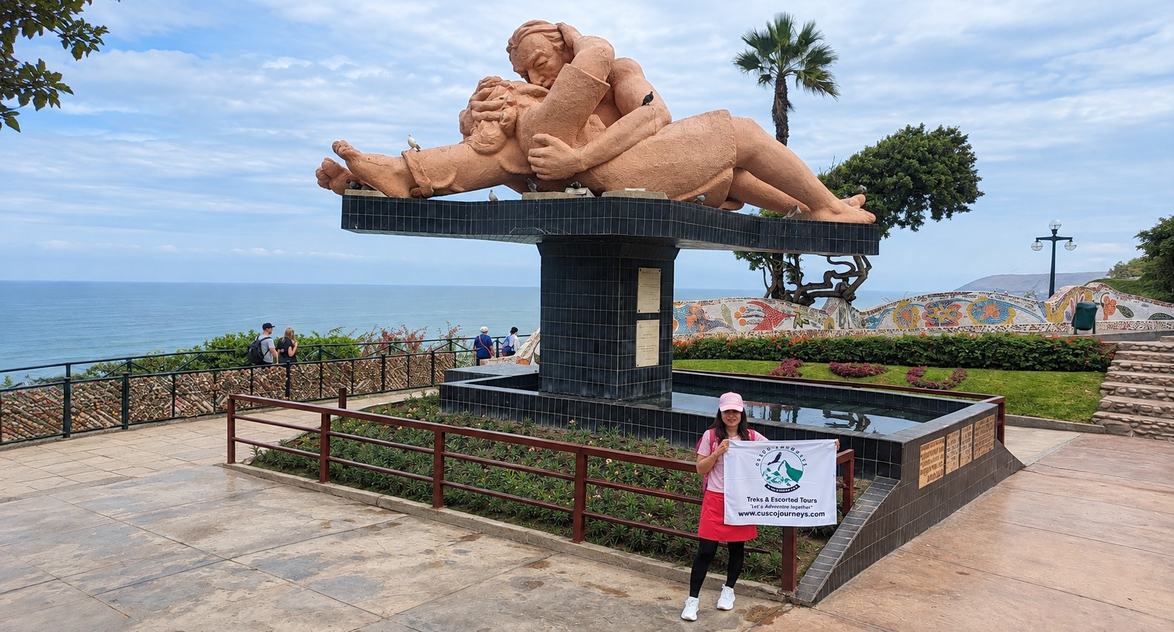 Lima City Tour featuring the famous El Beso sculpture at Parque del Amor overlooking the Pacific Ocean