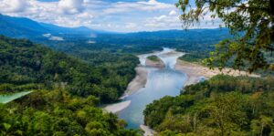 Manu National Park Guide – Panoramic view of the Amazon rainforest and winding river in Peru